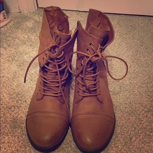 Brown zipper boots !